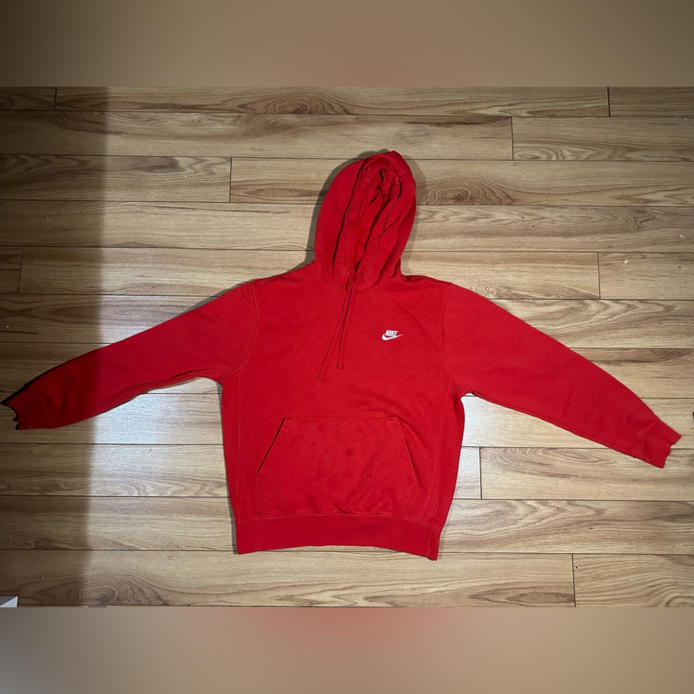 NIKE - SPORTSWEAR CLUB FLEECE - HOODIE - SIZE M - RED & WHITE